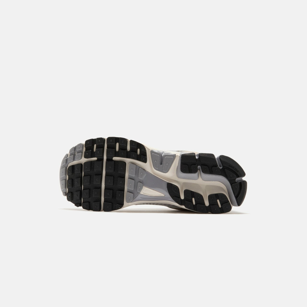 Nike Zoom Vomero 5 - Platinum Tint / White / Metallic Platinum | Kith Platinum Tint / White / Metallic Platinum