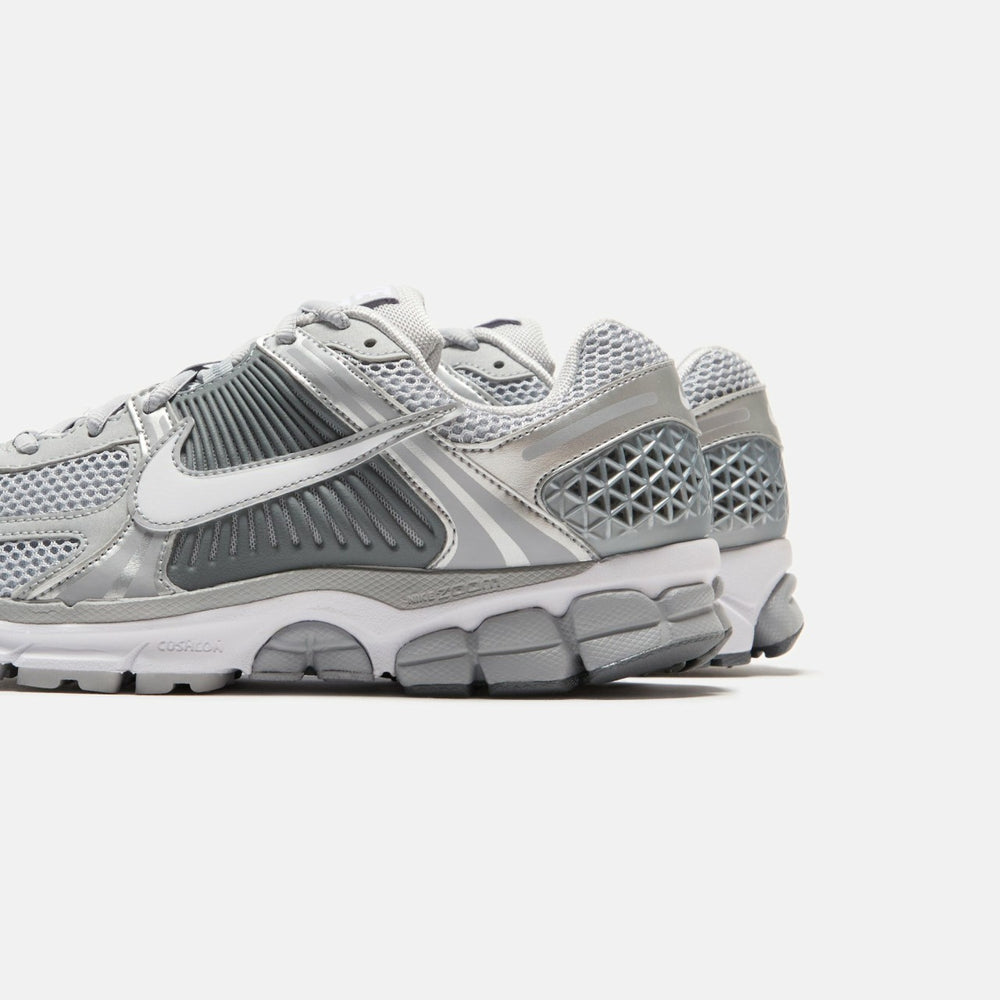 Nike Zoom Vomero 5 - Met Wolf Grey / White / Metallic Silver | Kith Met Wolf Grey / White / Metallic Silver