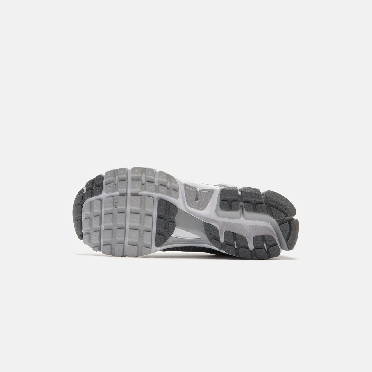 Nike Zoom Vomero 5 - Met Wolf Grey / White / Metallic Silver | Kith Met Wolf Grey / White / Metallic Silver