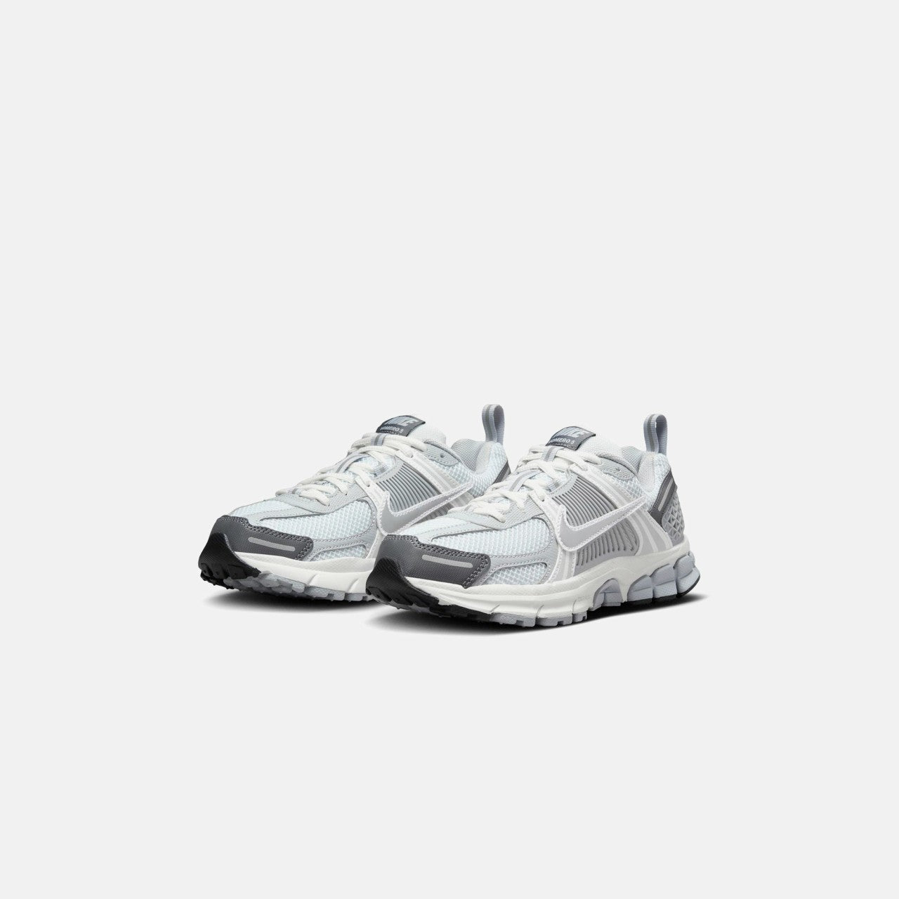Nike GS Zoom Vomero 5 - Pure Platinum / Metallic Silver / Summit White | Kith Pure Platinum / Metallic Silver / Summit White / Dark Grey
