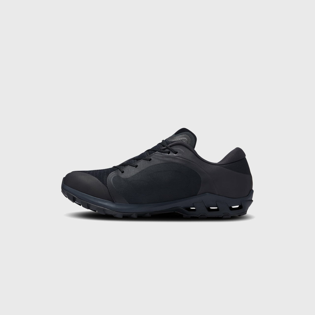 On Running x Post Archive Faction Cloudventure Peak - All Black | Kith All Black