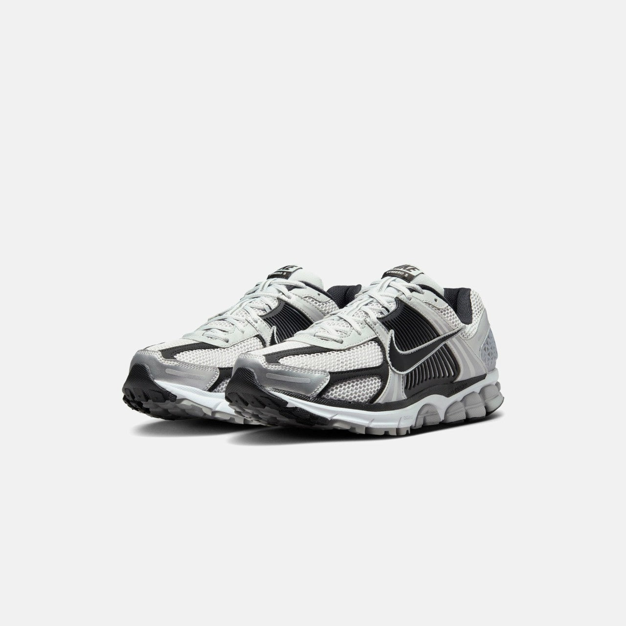 Nike Zoom Vomero 5 - Metallic Silver / Black / Pure Platinum | Kith Metallic Silver / Black / Pure Platinum