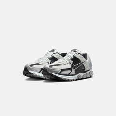 Nike Zoom Vomero 5 - Metallic Silver / Black / Pure Platinum | Kith Metallic Silver / Black / Pure Platinum