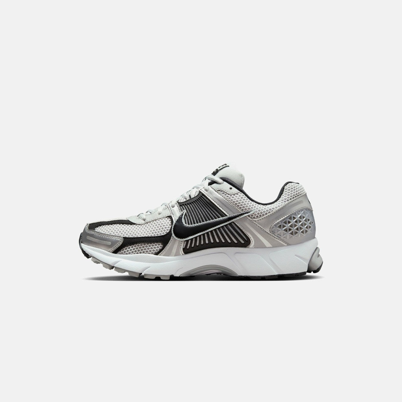 Nike Zoom Vomero 5 - Metallic Silver / Black / Pure Platinum | Kith Metallic Silver / Black / Pure Platinum