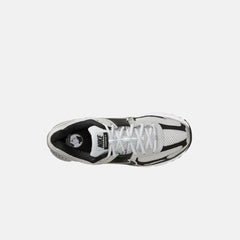 Nike Zoom Vomero 5 - Metallic Silver / Black / Pure Platinum | Kith Metallic Silver / Black / Pure Platinum