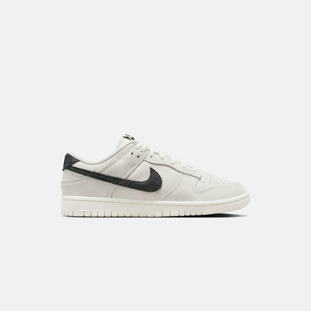 Nike Dunk Low Se - White / Black / Team Red | Kith White / Black / Team Red