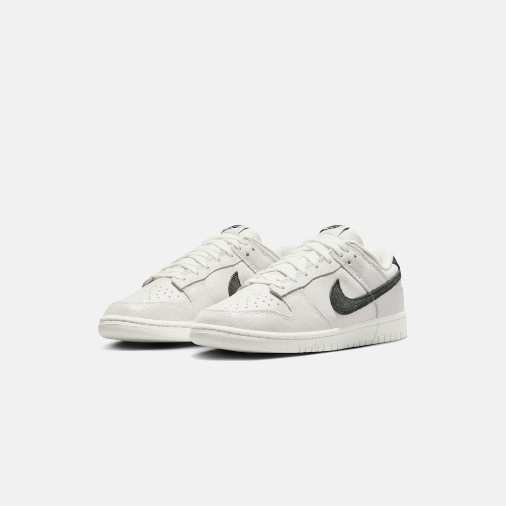 Nike Dunk Low Se - White / Black / Team Red | Kith White / Black / Team Red