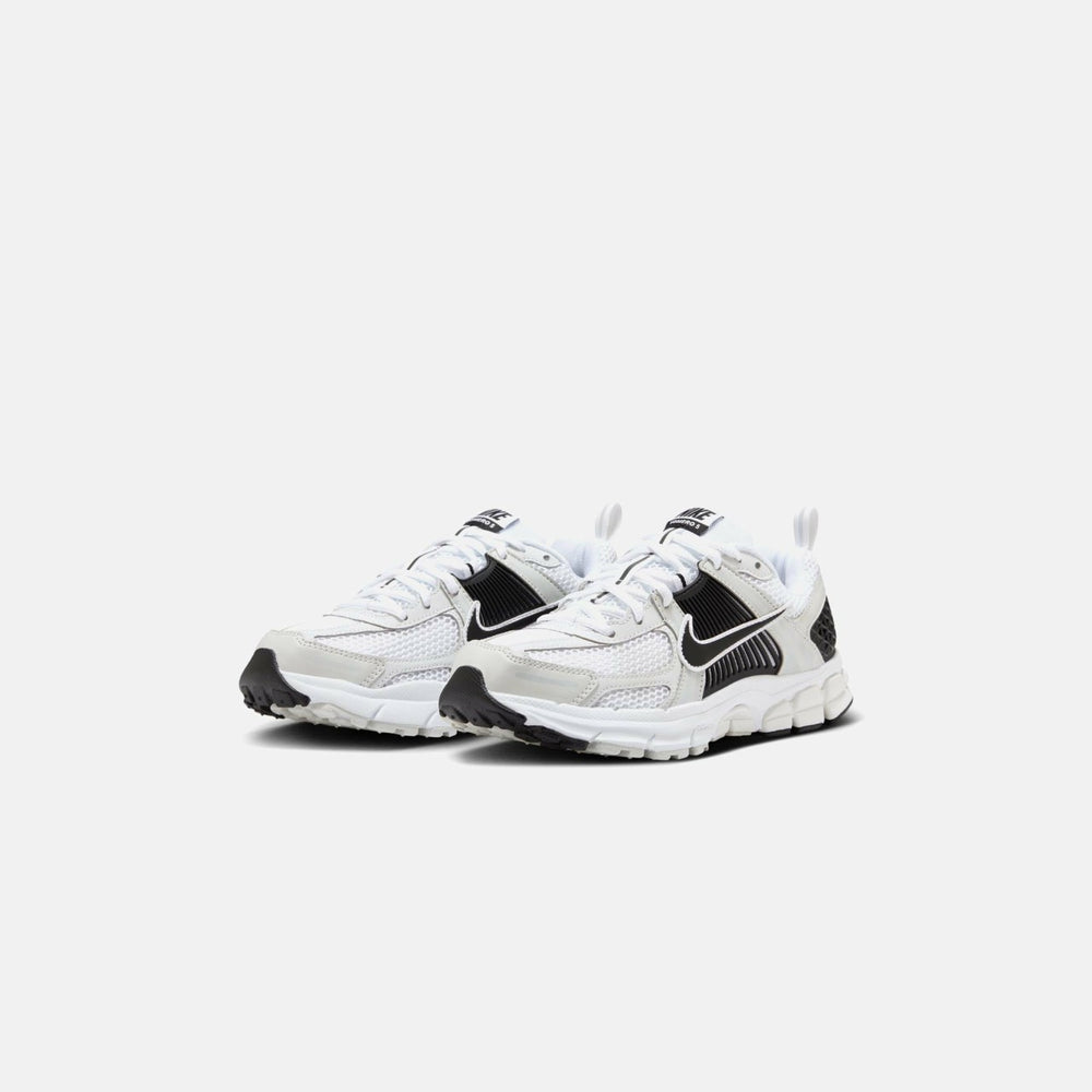 Nike GS Zoom Vomero 5 - White / Black / Platinum Tint / Metallic Plati | Kith White / Black / Platinum Tint / Metallic Platinum