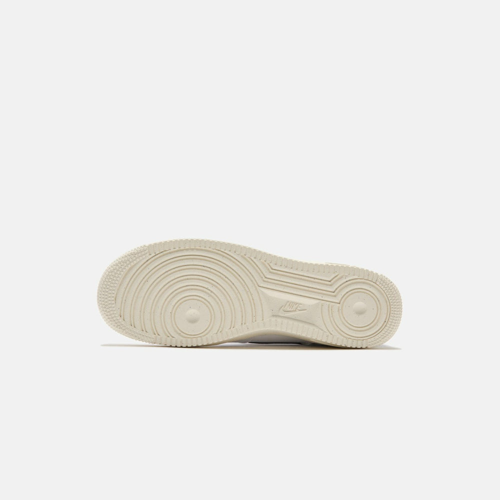 Nike WMNS Air Force 1 `07 - White/ Obsidian/ Pale Ivory / Metallic Gol | Kith White/ Obsidian/ Pale Ivory / Metallic Gold