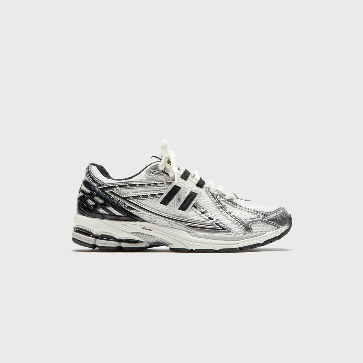 New Balance 1906R - Silver Metallic / Black / Sea Salt | Kith Silver Metallic / Black / Sea Salt