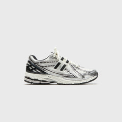 New Balance 1906R - Silver Metallic / Black / Sea Salt | Kith Silver Metallic / Black / Sea Salt