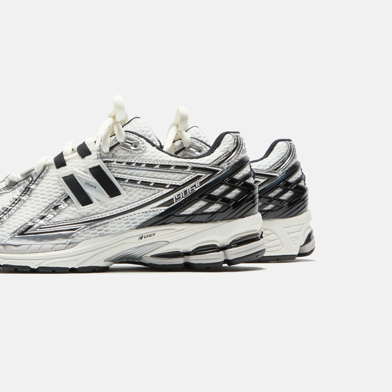 New Balance 1906R - Silver Metallic / Black / Sea Salt | Kith Silver Metallic / Black / Sea Salt