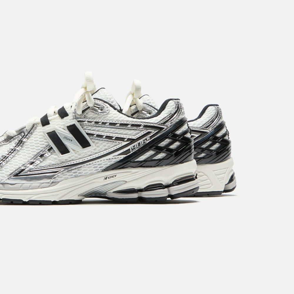 New Balance 1906R - Silver Metallic / Black / Sea Salt | Kith Silver Metallic / Black / Sea Salt