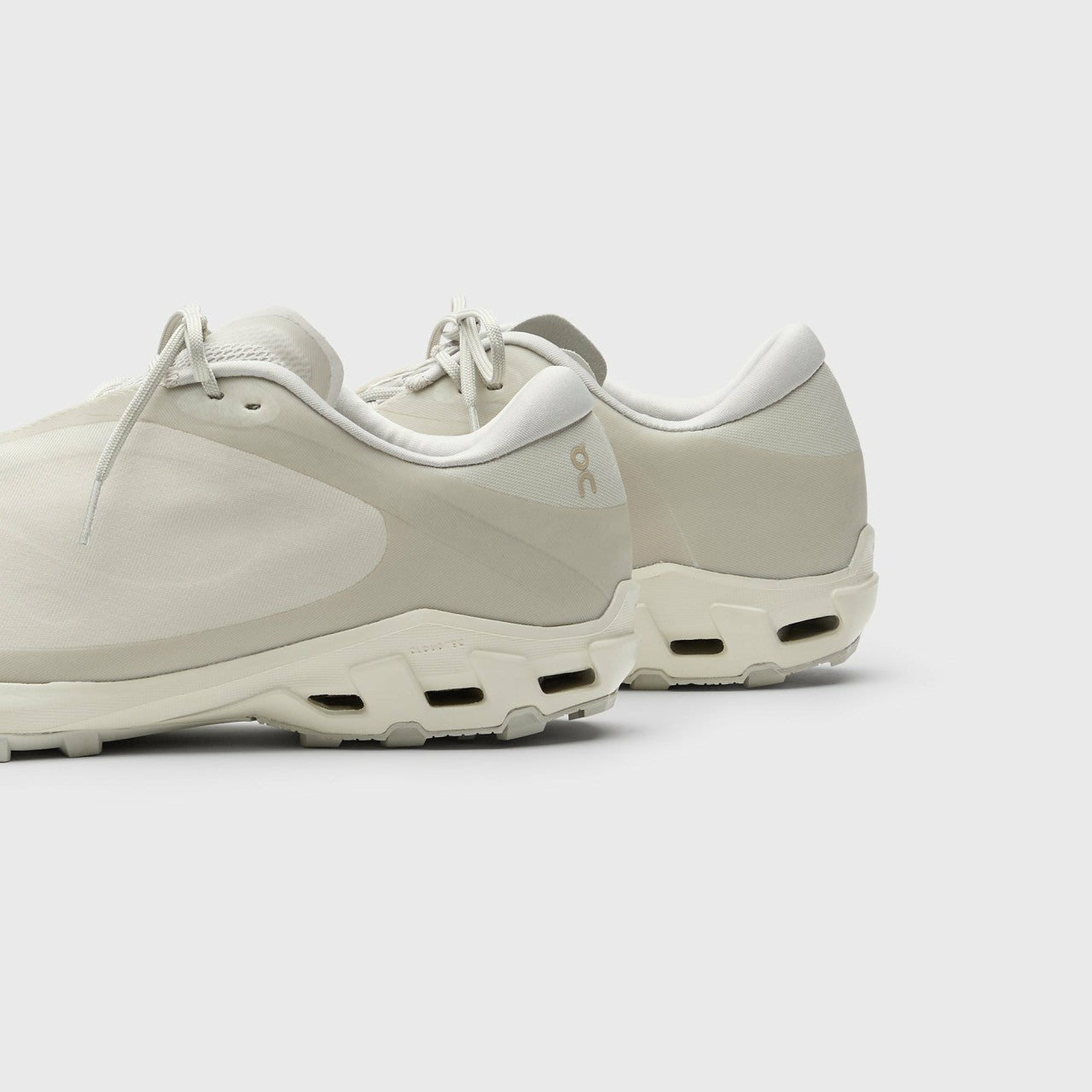 On Running x Post Archive Faction WMNS Cloudventure Peak - Ice / Moon | Kith Ice / Moon