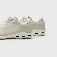 On Running x Post Archive Faction WMNS Cloudventure Peak - Ice / Moon | Kith Ice / Moon