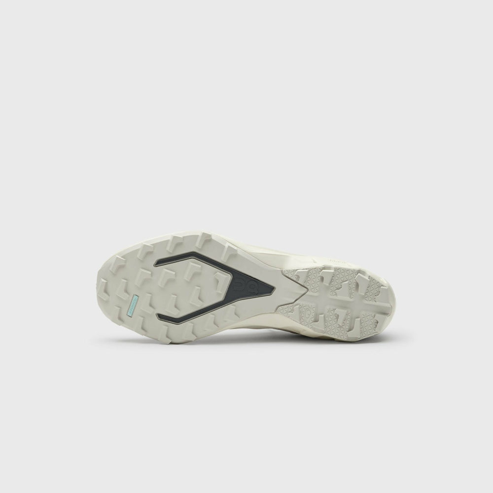 On Running x Post Archive Faction WMNS Cloudventure Peak - Ice / Moon | Kith Ice / Moon