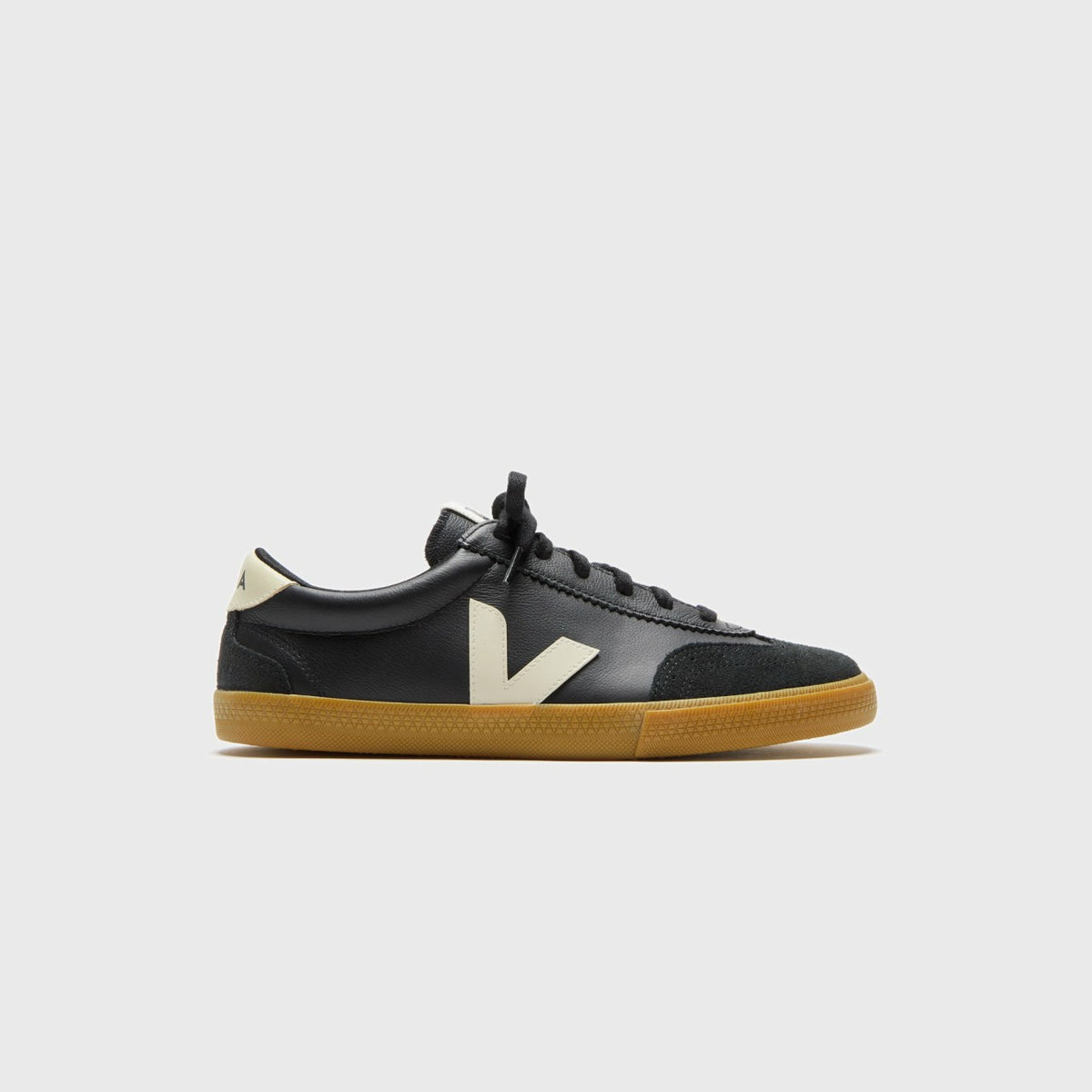 Veja WMNS Volley - Black Pierre | Kith Black Pierre