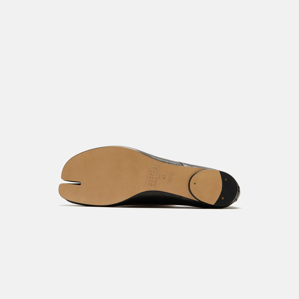 Maison Margiela WMNS Tabi Ballerina Flat - Black | Kith Black