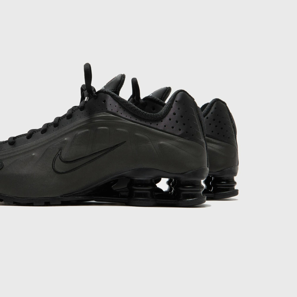 Nike Shox R4 - Black / Black / Black / Bright Crimson | Kith Black / Black / Black / Bright Crimson