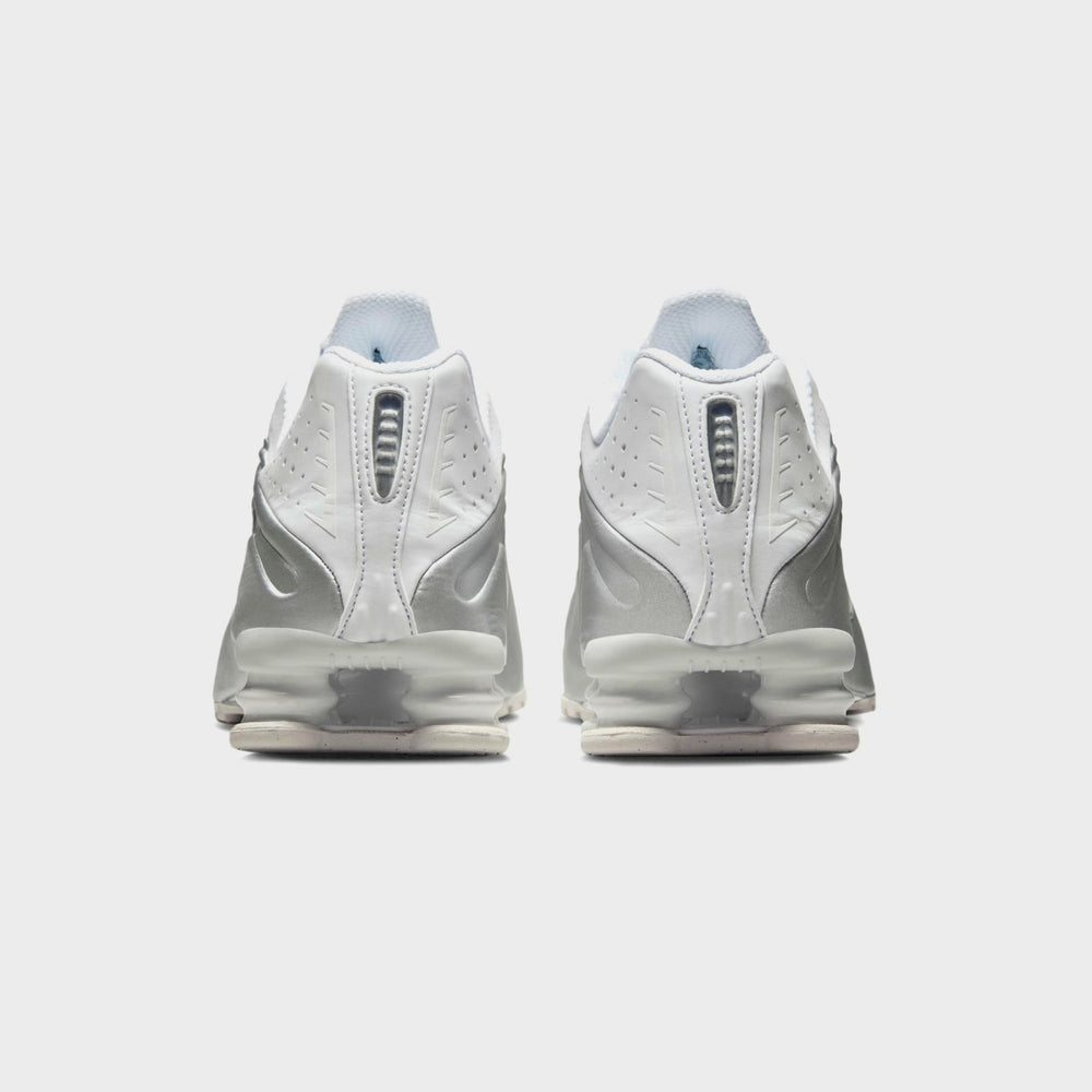 Nike Shox R4 - White / Metallic Silver / White / Bright Crimson | Kith White / Metallic Silver / White / Bright Crimson