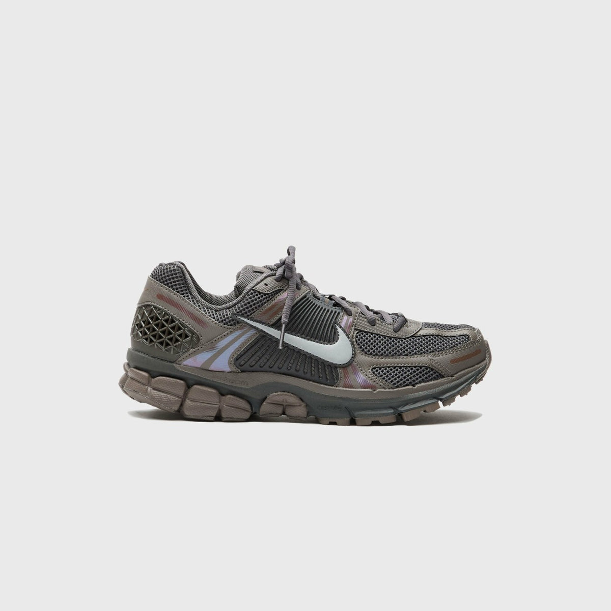Nike Zoom Vomero 5 - Cave Stone / Metallic Silver | Kith Cave Stone / Metallic Silver
