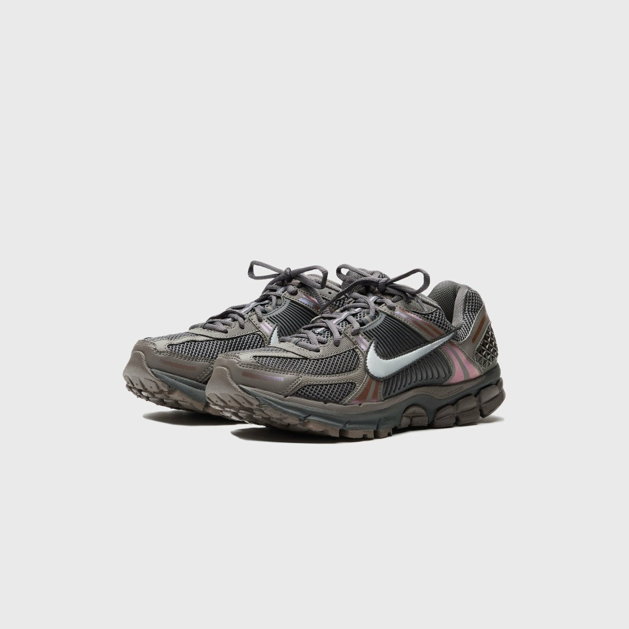 Nike Zoom Vomero 5 - Cave Stone / Metallic Silver | Kith Cave Stone / Metallic Silver