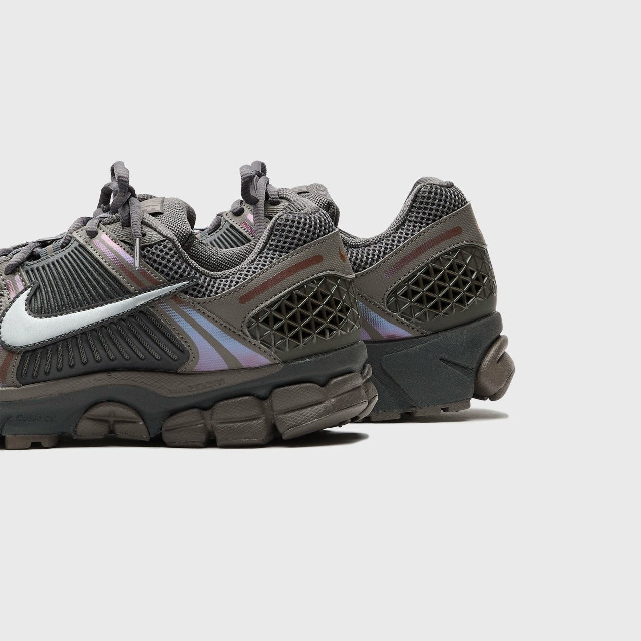 Nike Zoom Vomero 5 - Cave Stone / Metallic Silver | Kith Cave Stone / Metallic Silver