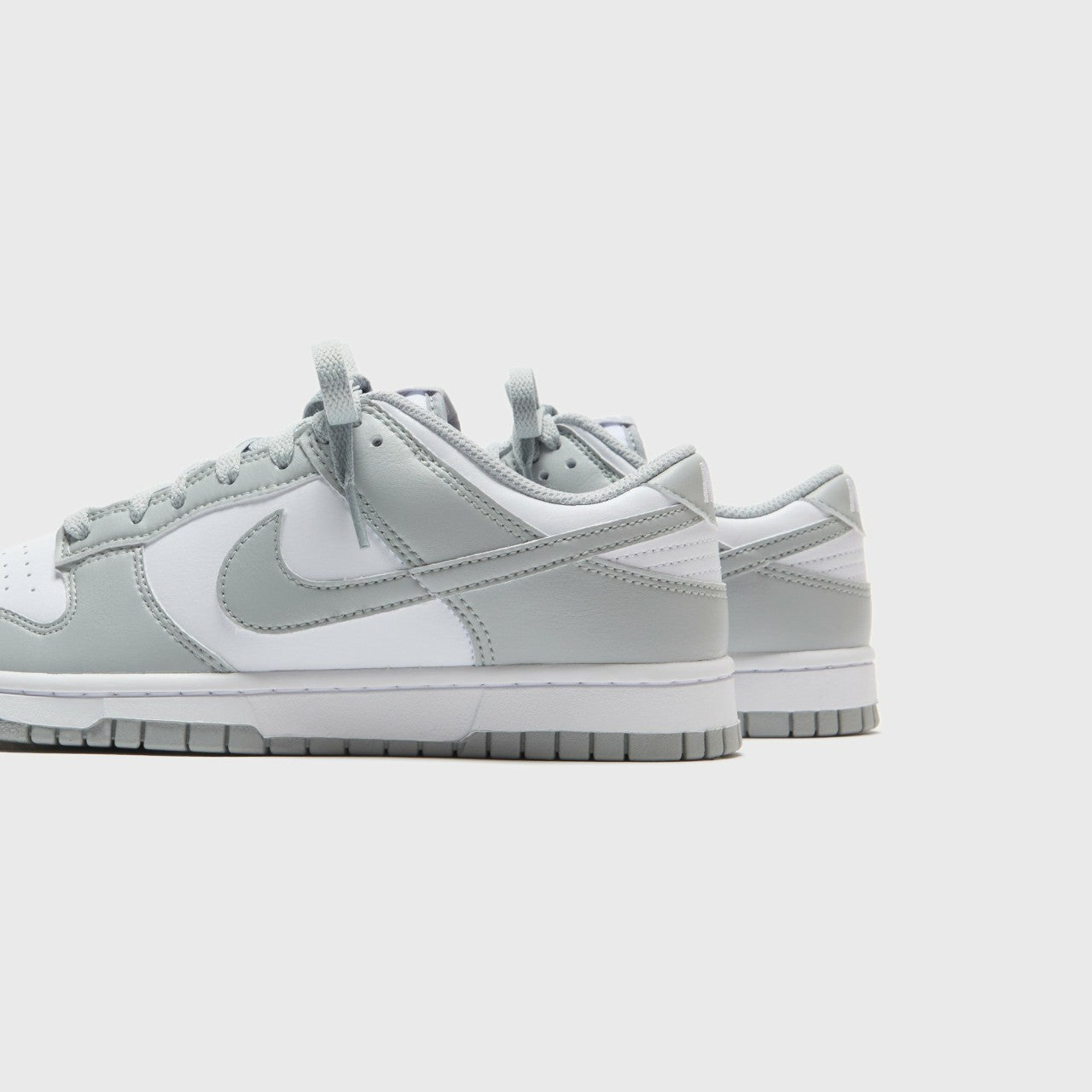 Nike Dunk Low Retro - White / Light Smoke Grey / White | Kith White / Light Smoke Grey / White