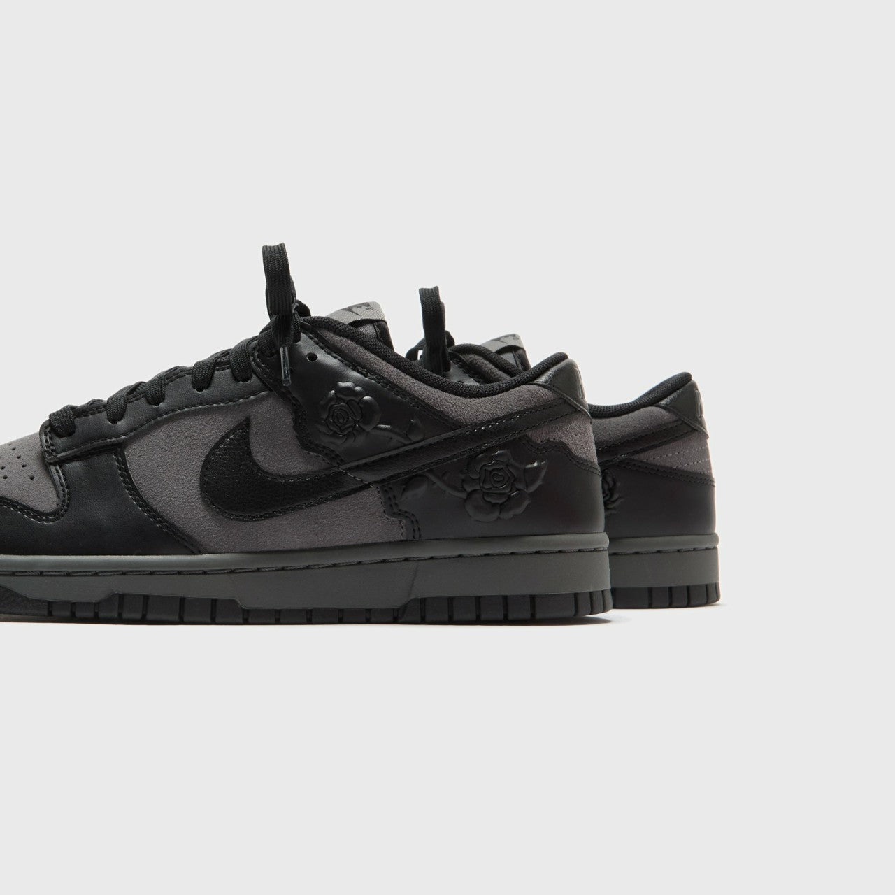 Nike WMNS Dunk Low SE - Iron Grey / Black / Iron Grey | Kith Iron Grey / Black / Iron Grey