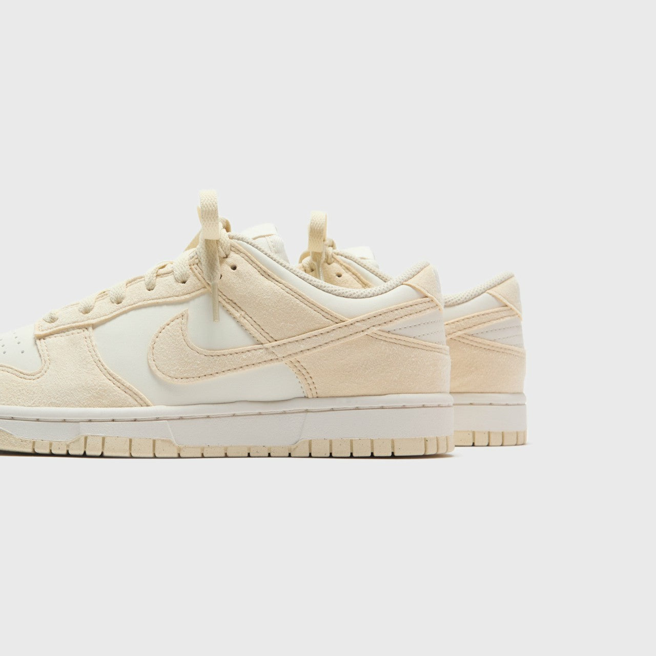 Nike WMNS Dunk Low - Soft Pearl / Beach / Pale Ivory / White | Kith Soft Pearl / Beach / Pale Ivory / White