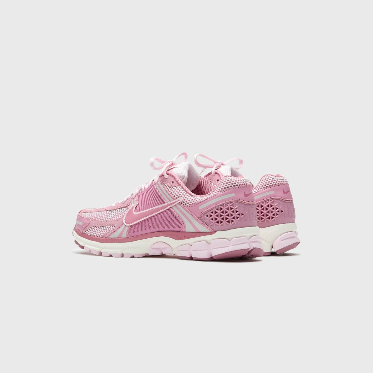 Nike WMNS Zoom Vomero 5 - Elemental Pink / Desert Berry | Kith Elemental Pink / Desert Berry