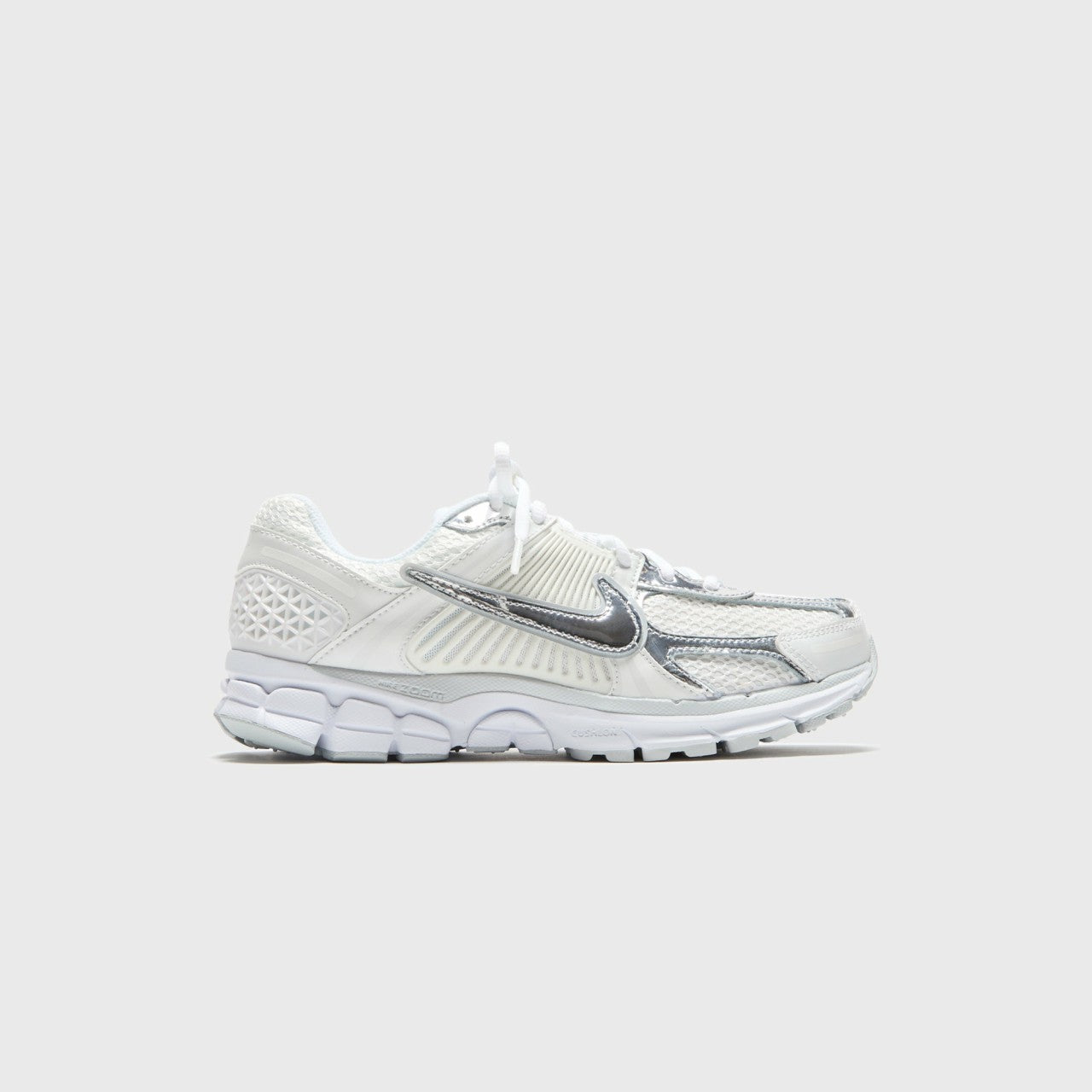 Nike WMNS Zoom Vomero 5 - Metallic White / Metallic Silver / Summit Wh | Kith Metallic White / Metallic Silver / Summit White