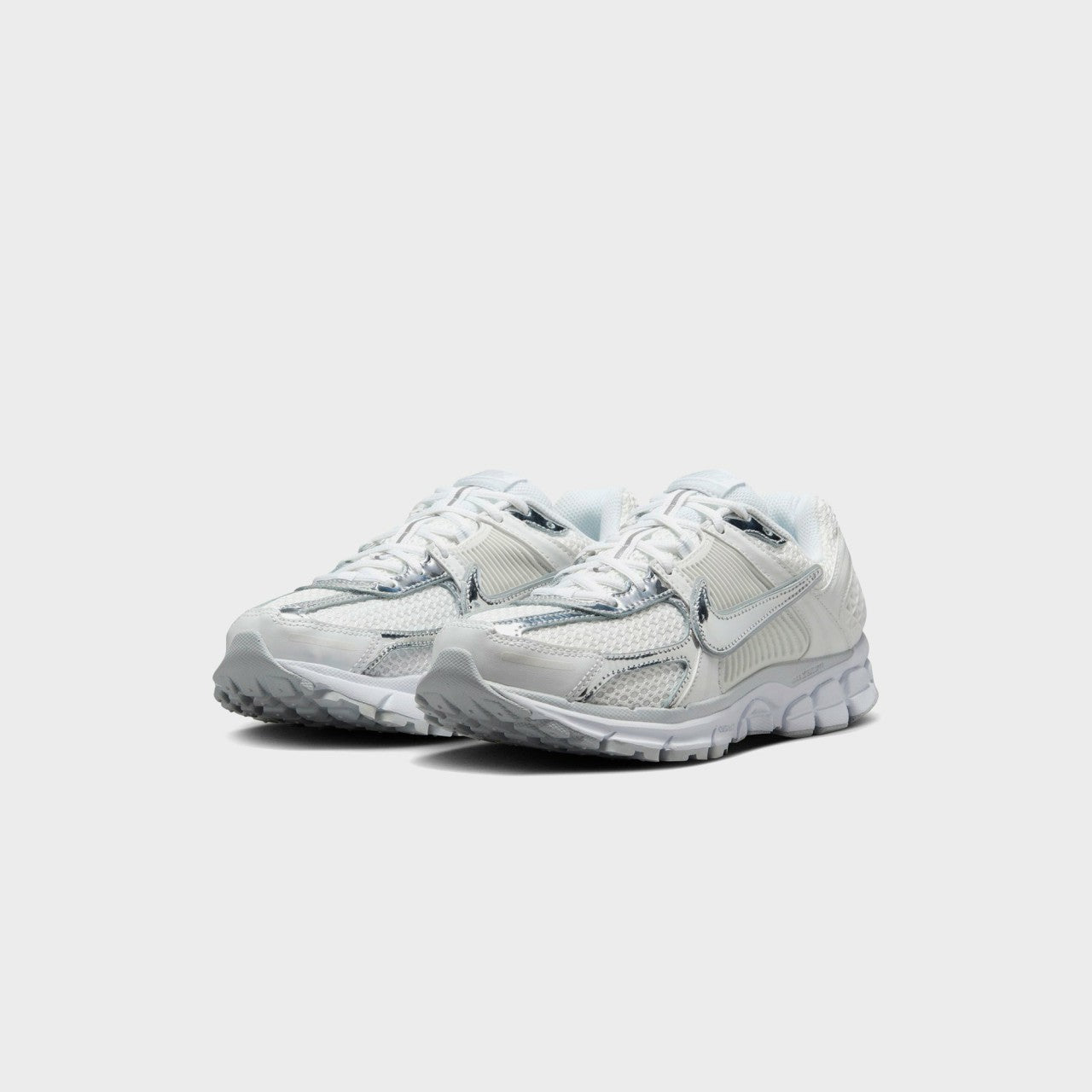 Nike WMNS Zoom Vomero 5 - Metallic White / Metallic Silver / Summit Wh | Kith Metallic White / Metallic Silver / Summit White