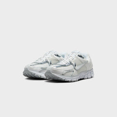 Nike WMNS Zoom Vomero 5 - Metallic White / Metallic Silver / Summit Wh | Kith Metallic White / Metallic Silver / Summit White