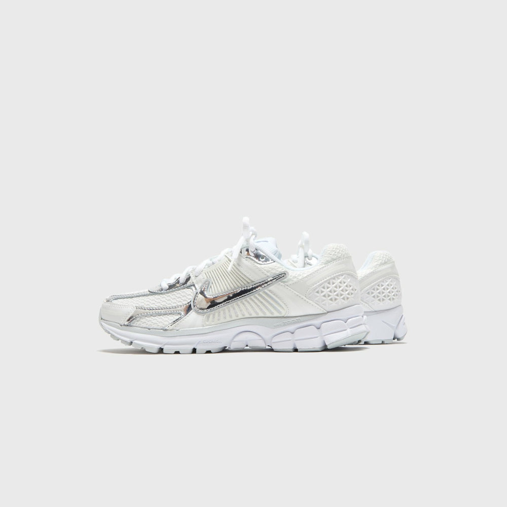 Nike WMNS Zoom Vomero 5 - Metallic White / Metallic Silver / Summit Wh | Kith Metallic White / Metallic Silver / Summit White
