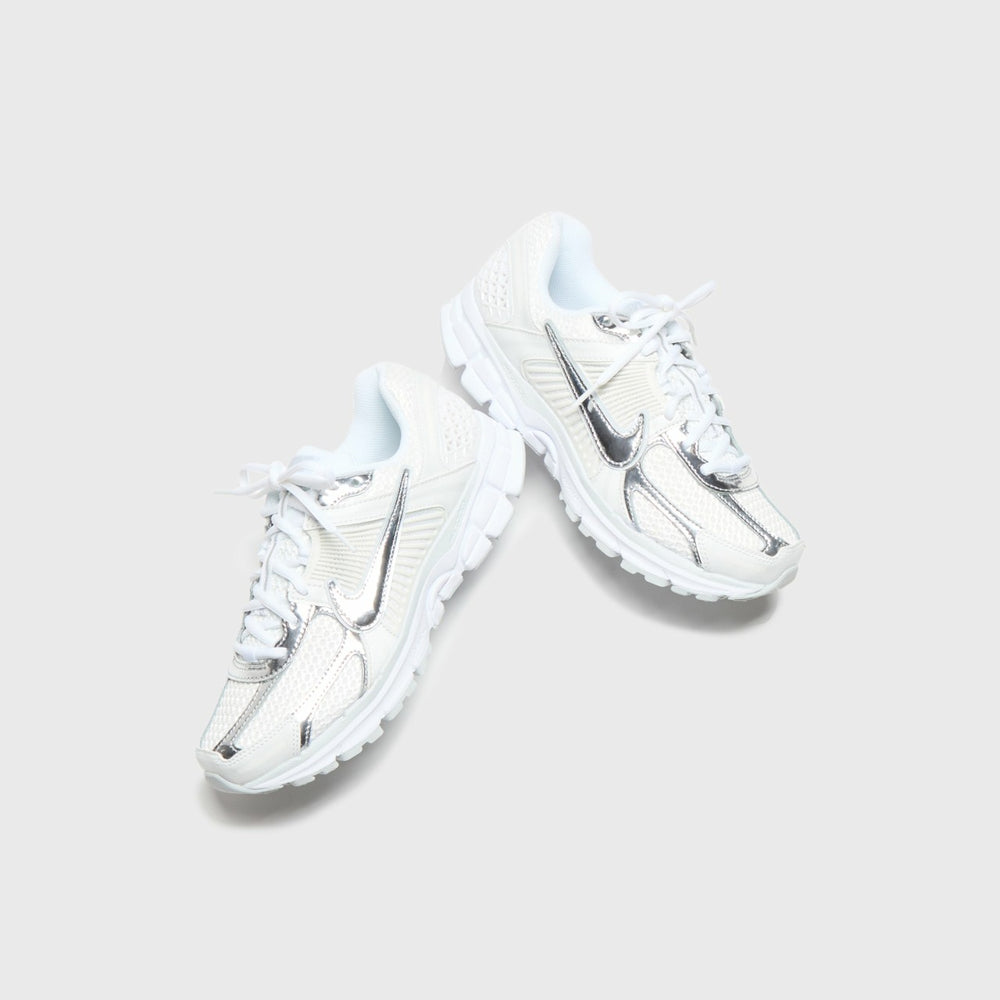 Nike WMNS Zoom Vomero 5 - Metallic White / Metallic Silver / Summit Wh | Kith Metallic White / Metallic Silver / Summit White