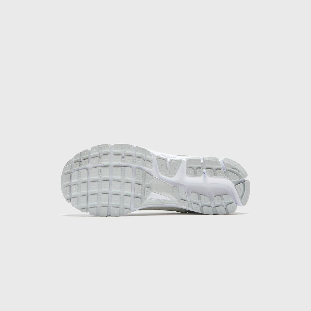 Nike WMNS Zoom Vomero 5 - Metallic White / Metallic Silver / Summit Wh | Kith Metallic White / Metallic Silver / Summit White