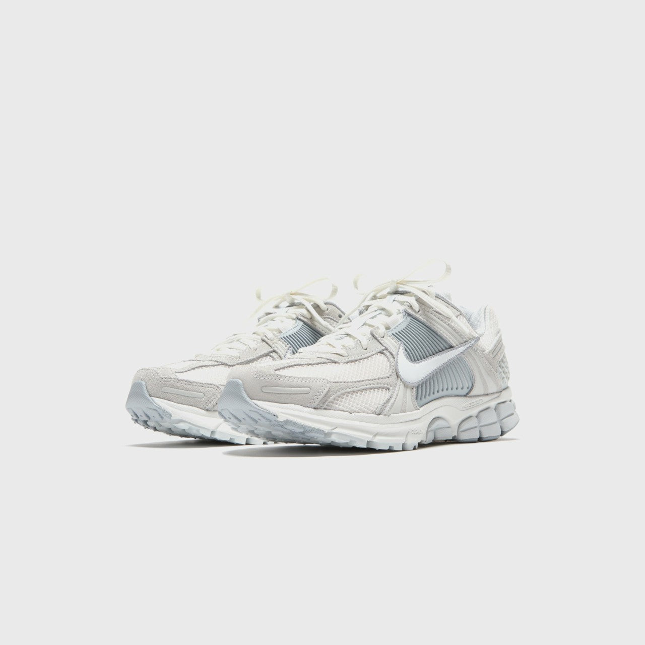 Nike WMNS Zoom Vomero 5 - Pure Platinum / Summit White | Kith Pure Platinum / Summit White