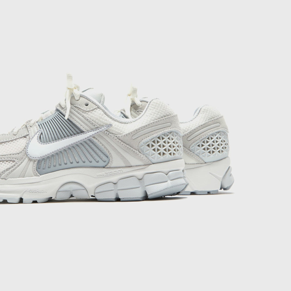 Nike WMNS Zoom Vomero 5 - Pure Platinum / Summit White | Kith Pure Platinum / Summit White