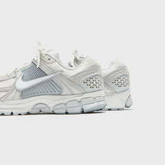 Nike WMNS Zoom Vomero 5 - Pure Platinum / Summit White | Kith Pure Platinum / Summit White