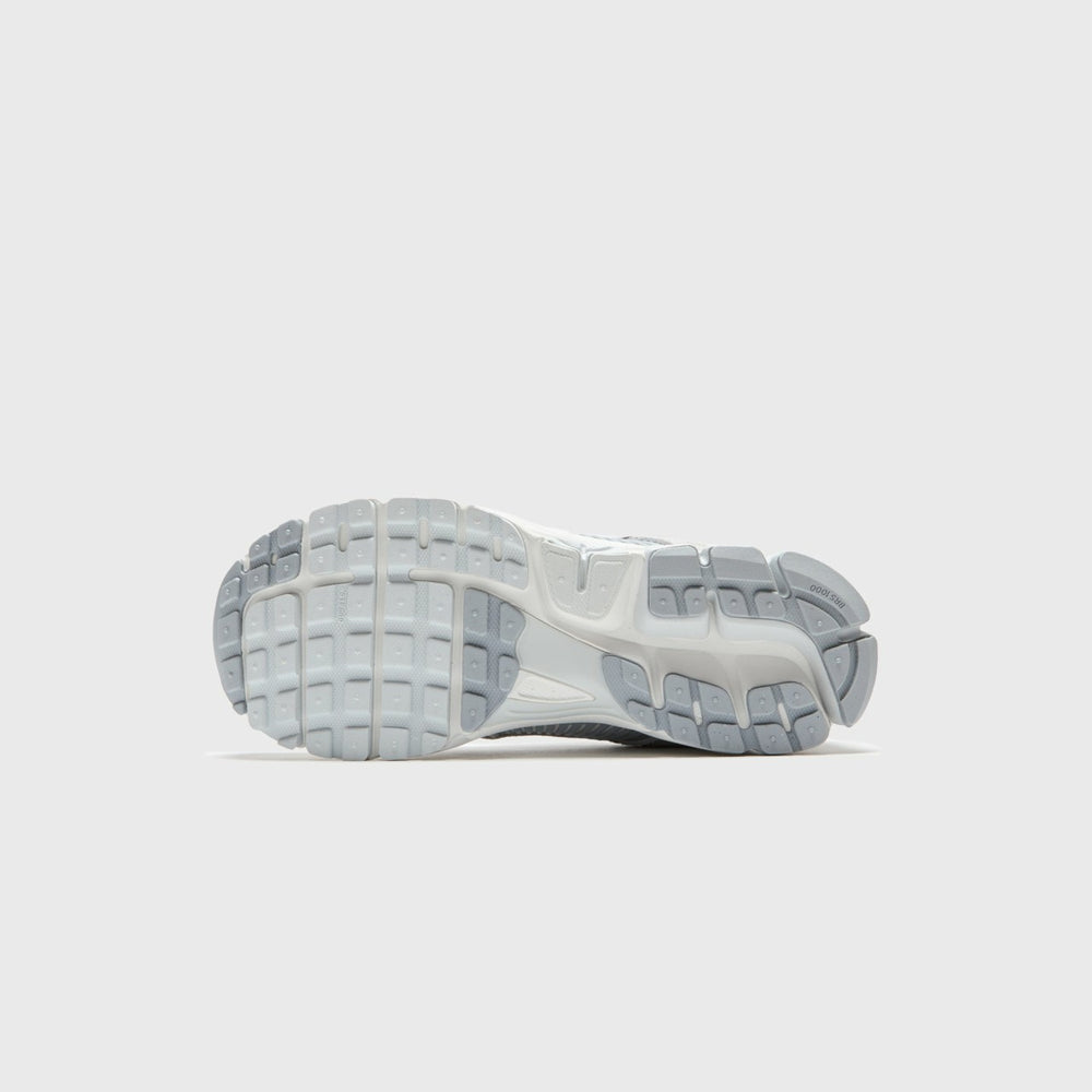 Nike WMNS Zoom Vomero 5 - Pure Platinum / Summit White | Kith Pure Platinum / Summit White