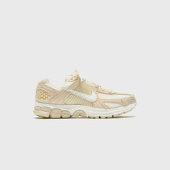 Nike WMNS Zoom Vomero 5 - Beach / Sail / Light Khaki | Kith Beach / Sail / Light Khaki