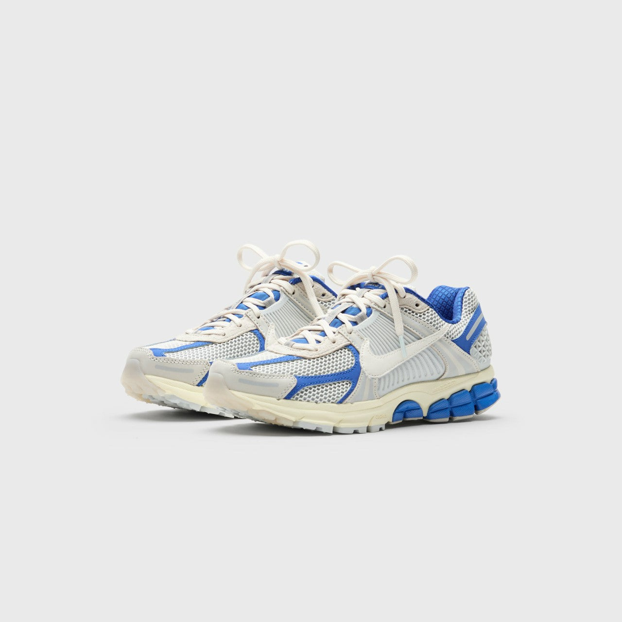 Nike WMNS Zoom Vomero 5 - Game Royal / White / Coconut | Kith Game Royal / White / Coconut