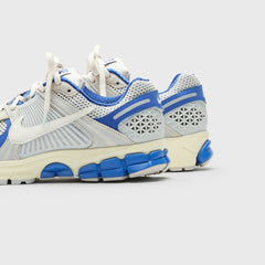Nike WMNS Zoom Vomero 5 - Game Royal / White / Coconut | Kith Game Royal / White / Coconut