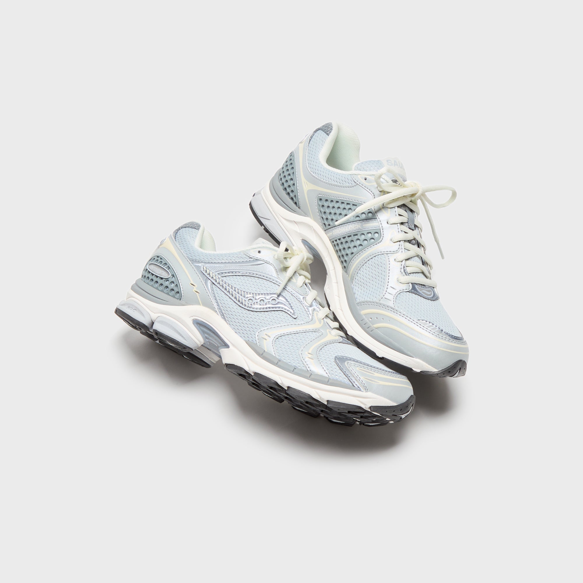 Saucony Progrid Triumph 4 - Light Grey | Kith Light Grey