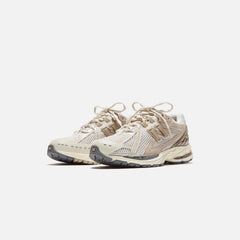 New Balance 1906R - Timberwolf / Mindful Grey / Moonbeam | Kith Timberwolf / Mindful Grey / Moonbeam
