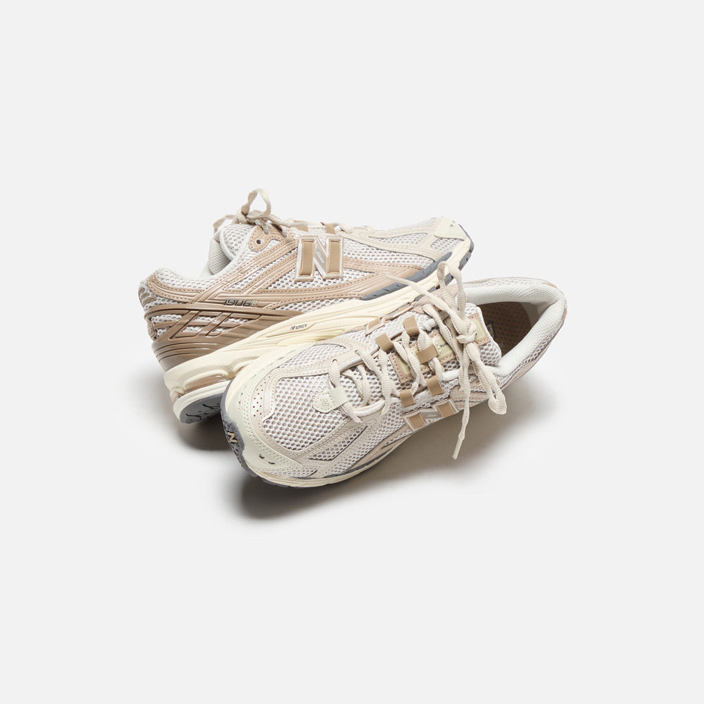 New Balance 1906R - Timberwolf / Mindful Grey / Moonbeam | Kith Timberwolf / Mindful Grey / Moonbeam
