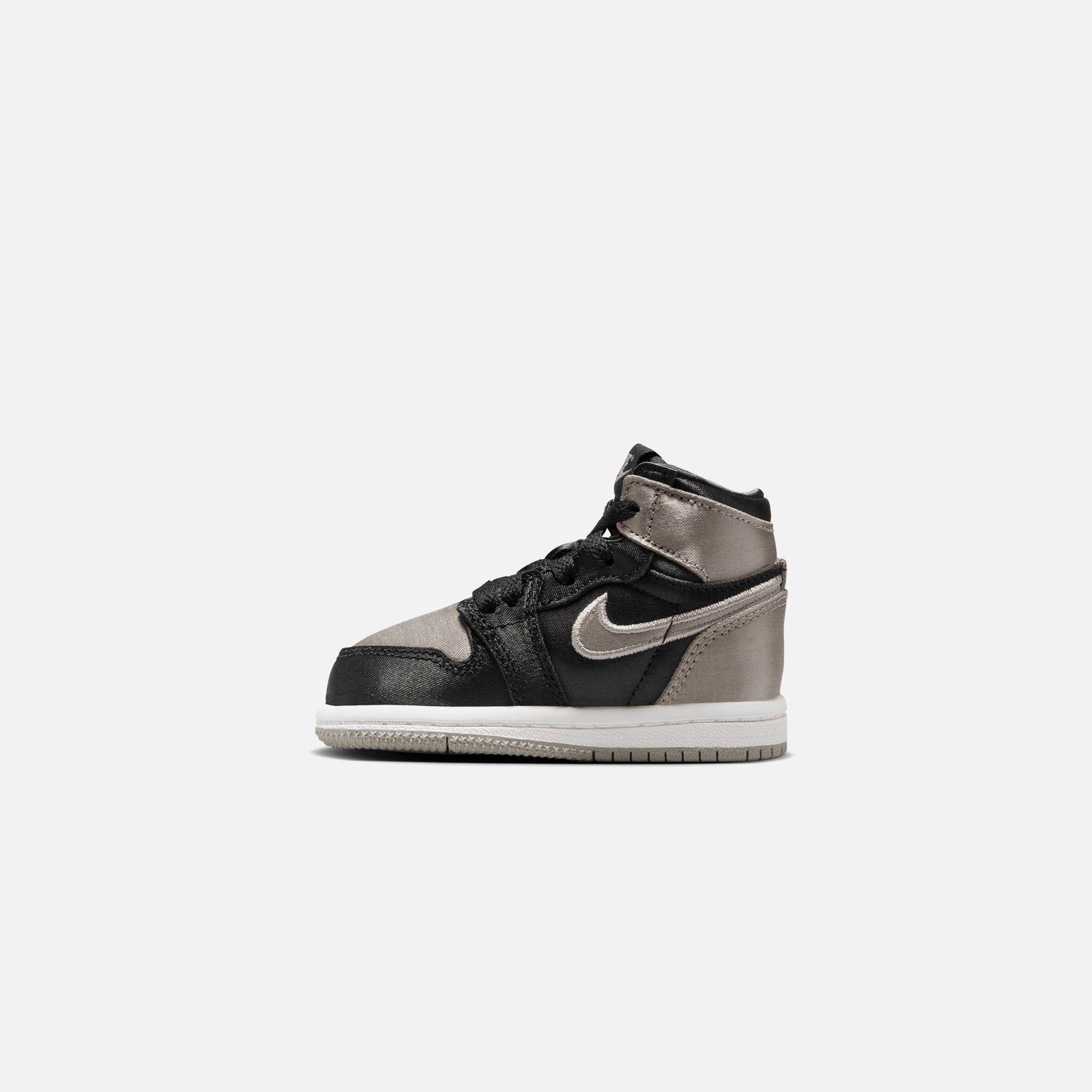 Jordan TD Air Jordan 1 Retro High OG - Black / Medium Grey / White | Kith Black / Medium Grey / White