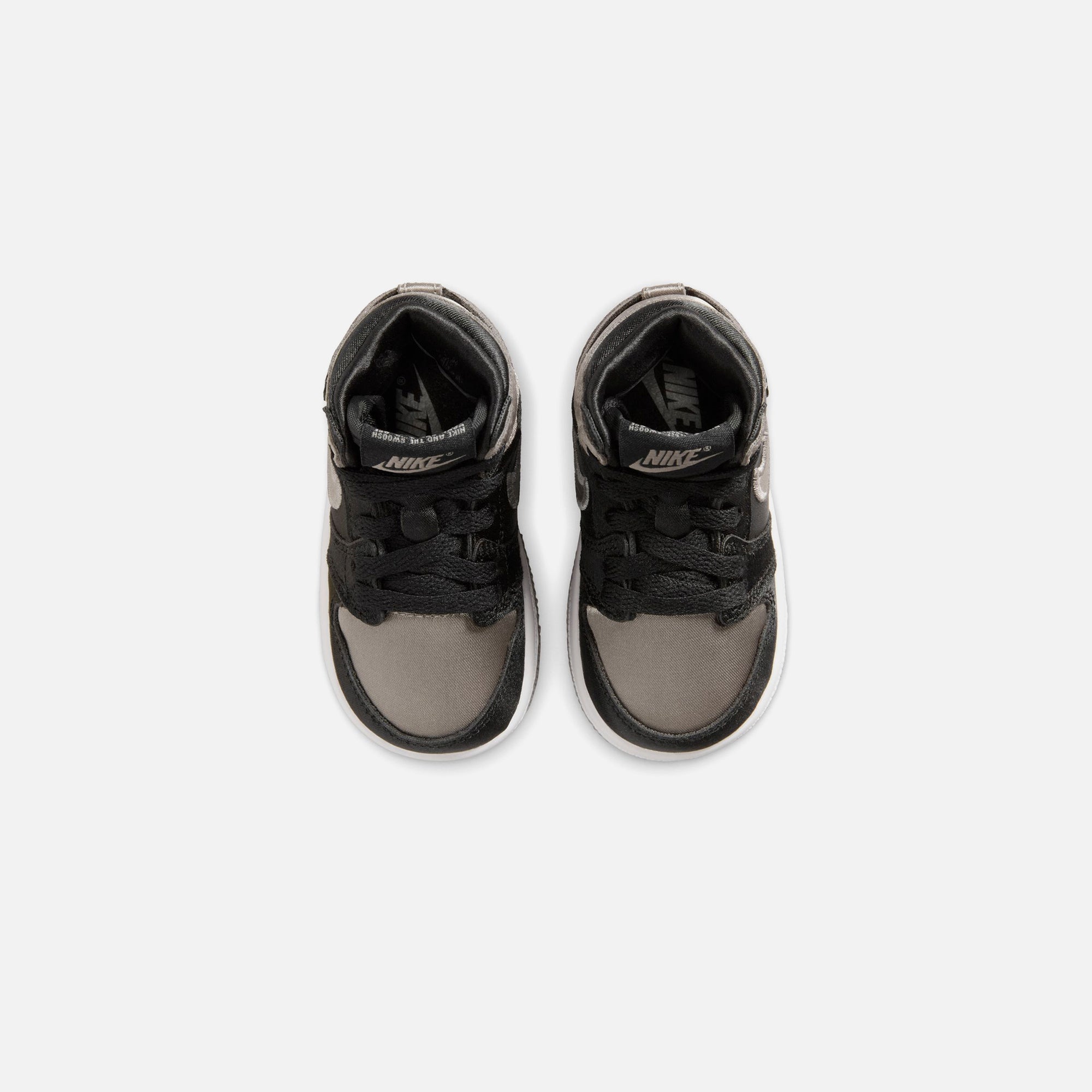 Jordan TD Air Jordan 1 Retro High OG - Black / Medium Grey / White | Kith Black / Medium Grey / White