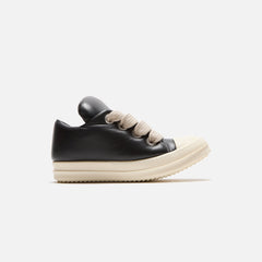 Rick Owens Scarpe in Pelle Jumbo Laced Padded Low Sneakers - Black / M | Kith Black / Milk